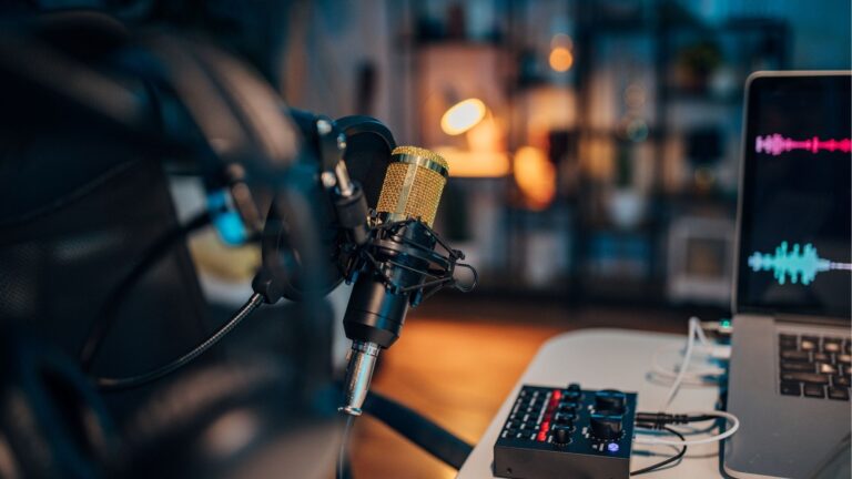 Best Marketing Podcasts to Boost Your Strategy in 2025