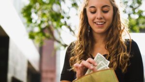 Money Management for Teens: A Guide to Building Smart Financial Habits Early